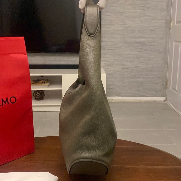 New‼️ SALVATORE FERRAGAMO - Picture 6 of 17